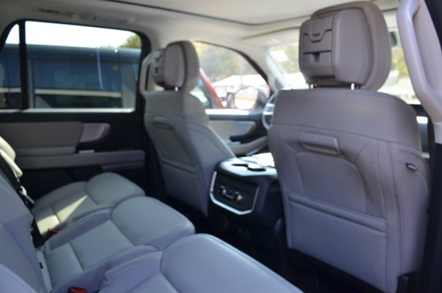2027 Ford Expedition Active 4x4