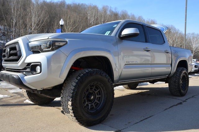 2022 Toyota Tacoma 4WD SR5 4x4