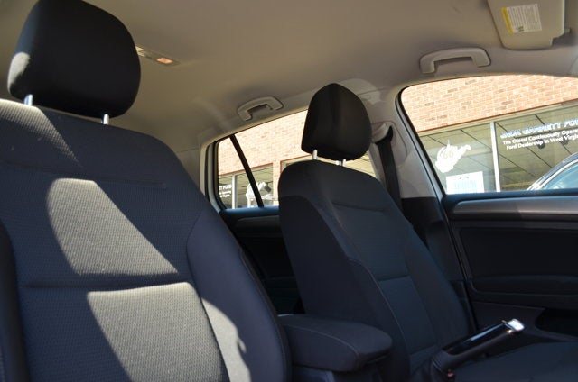 2016 Volkswagen Golf TSI S
