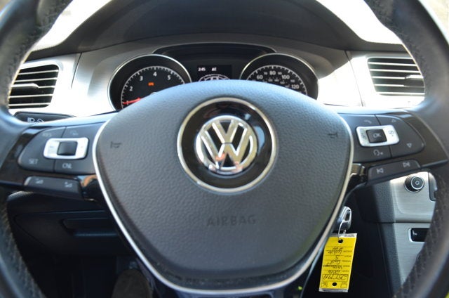 2016 Volkswagen Golf TSI S